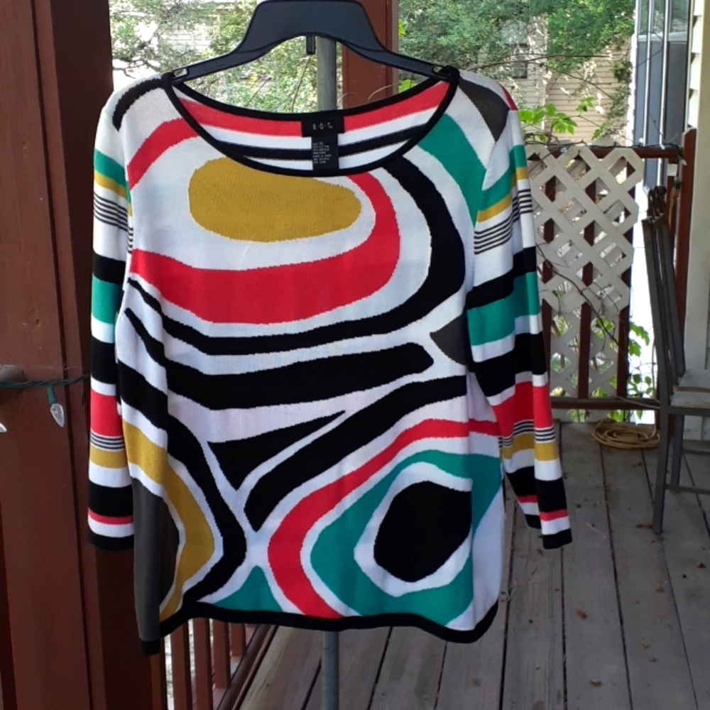 R<Q<T  sweater 55%Cotton 45%Acrylic Size XL